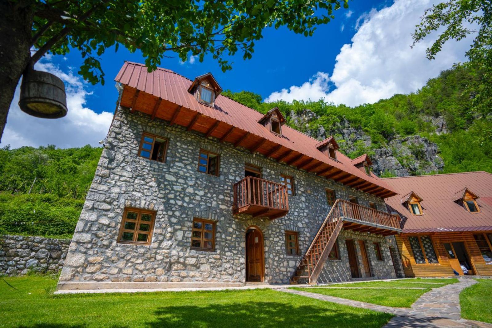 Bujtina Berishta Theth Hotel Exterior photo