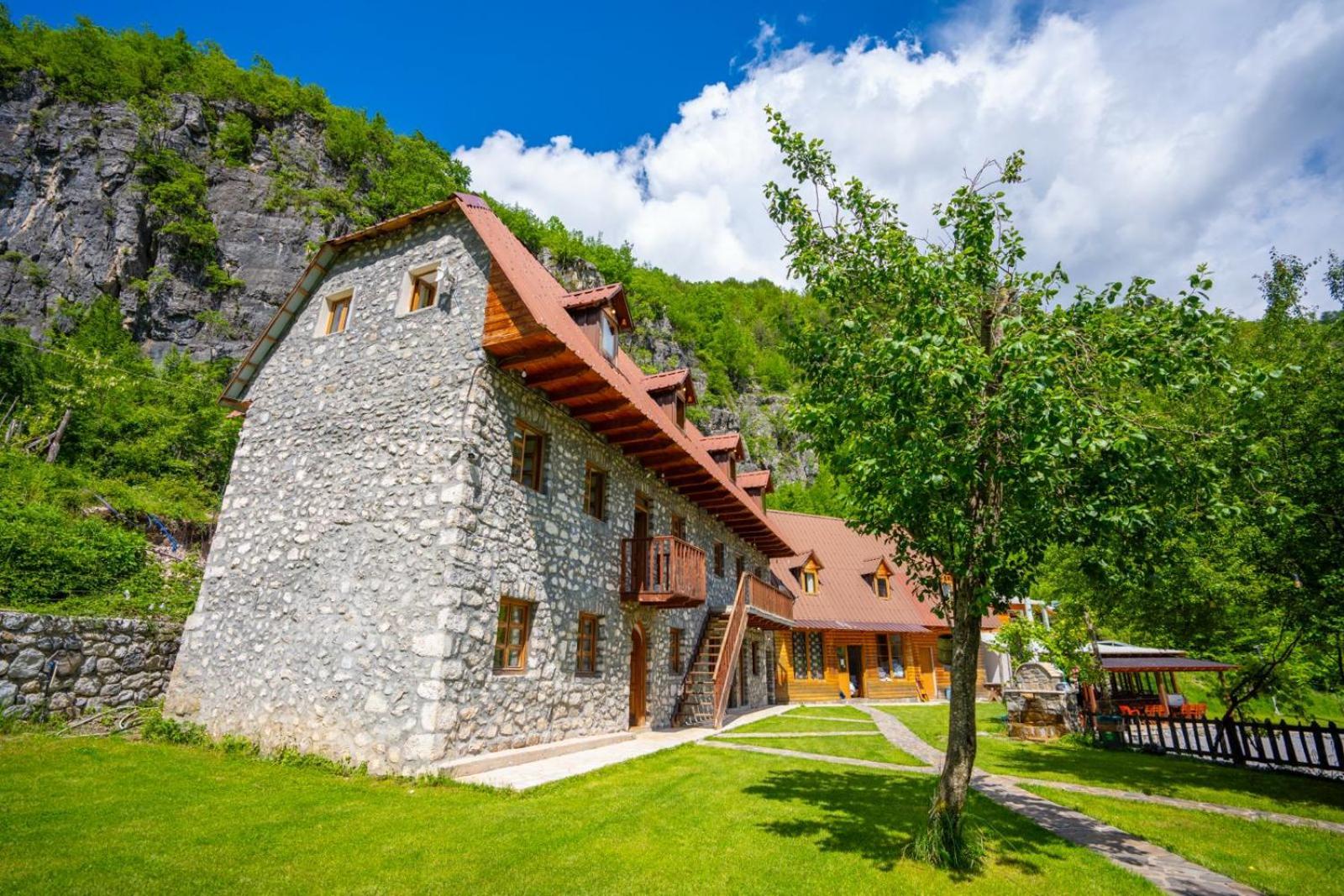 Bujtina Berishta Theth Hotel Exterior photo